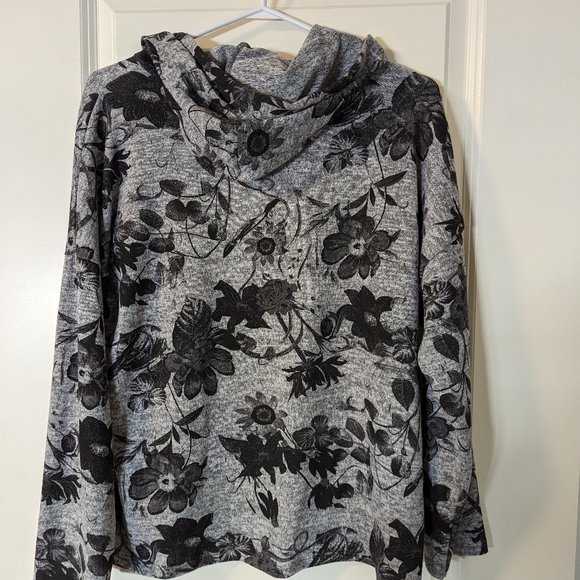 Grey with black floral pattern cropped hoodie - medium - Picture 2 of 6